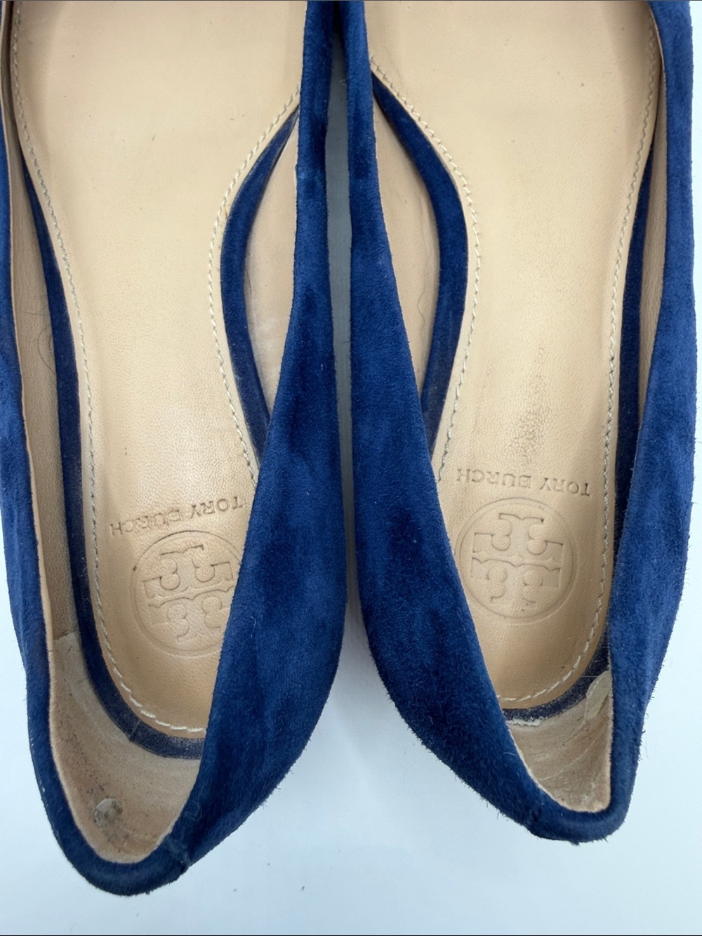 Tory Burch “Gigi” Navy Suede Pumps with Block Heel and Gold T Logo at the Toe - Picture 4 of 10